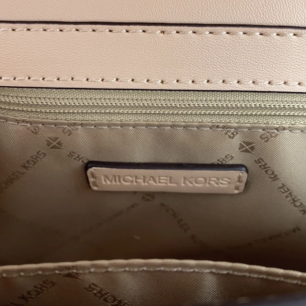 MICHAEL KORS MERCER SMALL CLUTCH XBODY BUFF